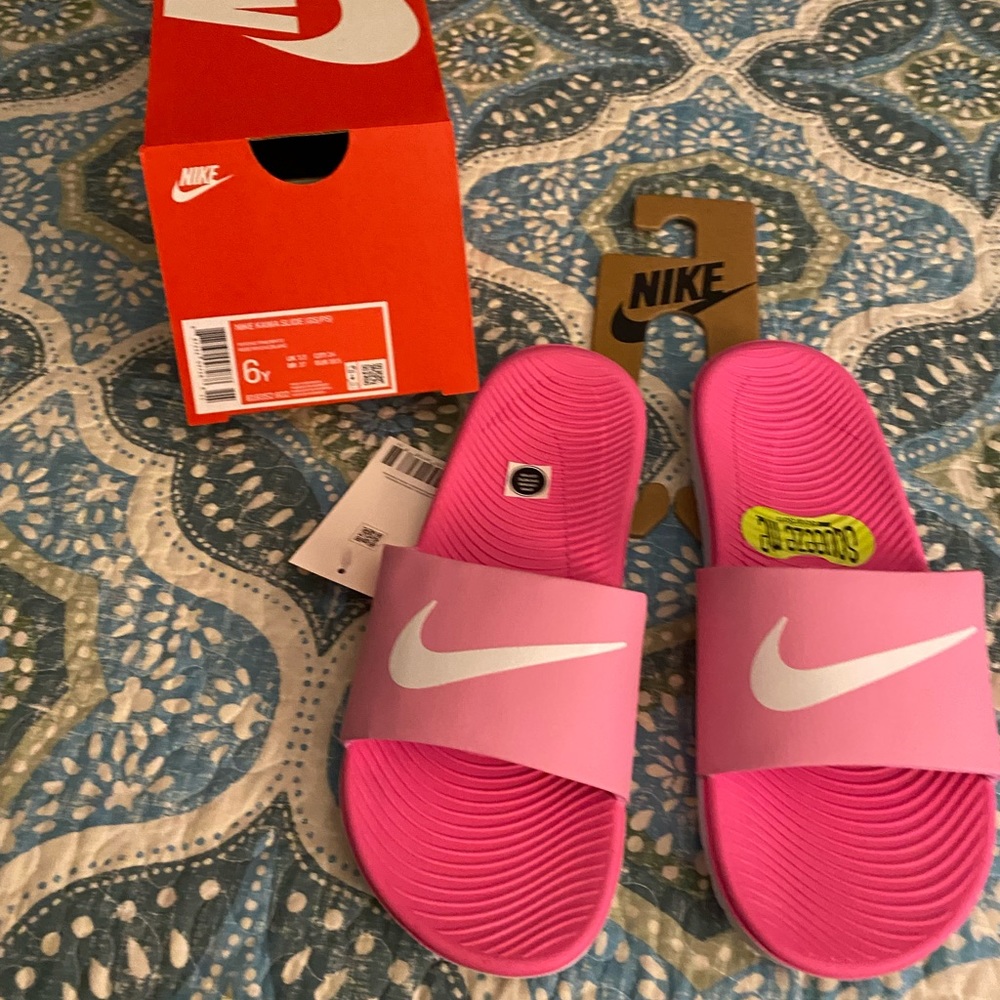 New Nike Sandal Size 6 Youth, will fit Womens Size 8